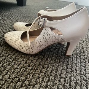 White Gianni Bernini heels. Only been worn a hand-full of times.
